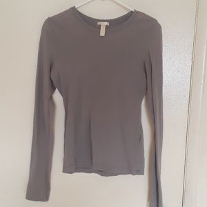 Gray long sleeve tee shirt